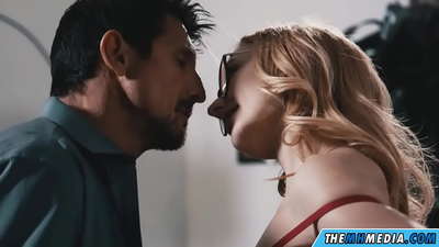 Романтичан секс са дрољавом плавушом